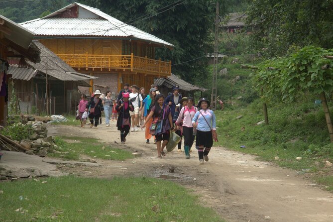 Sa Pa Full Day Trekking Tour - Ta Van Village: lunch after the hard work
