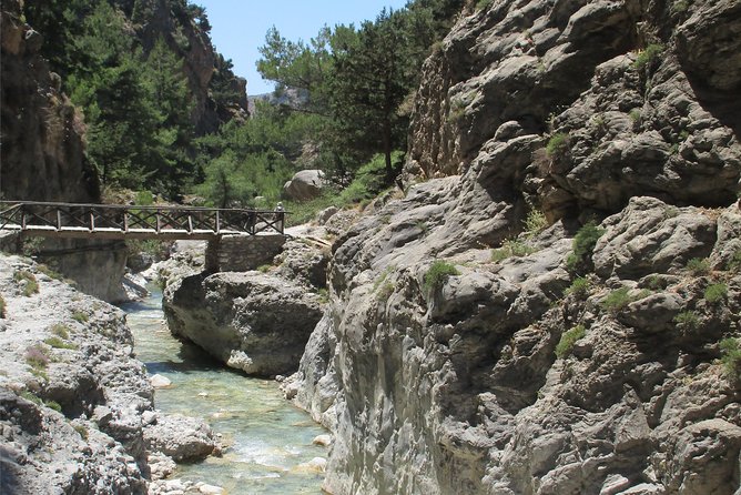 Samaria Gorge Trek: Full-Day Excursion from Chania with Guide - How the guide system works