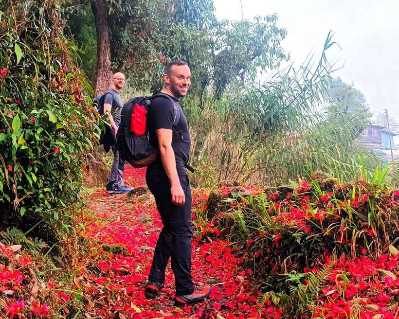 Sandakphu Singalila Ridge Trek - 6 Days - Day 1: Darjeeling to Gurdum through dense forest