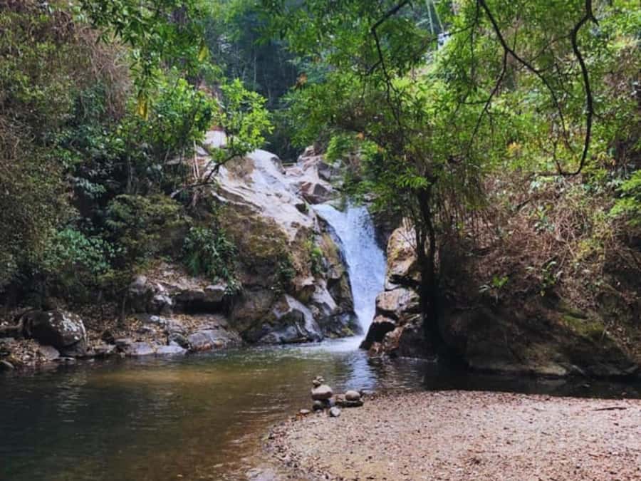 Santa Marta: Trekking in Minca Complete Waterfall Circuit - What to bring for a wet mountain day