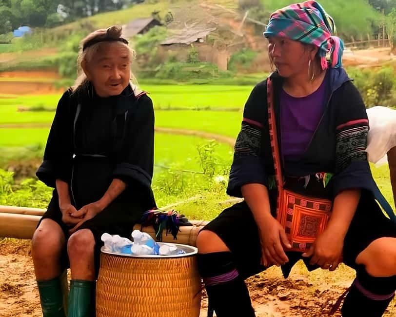 Sapa 1 Day Long Trek: Trek to Hau Thao and Sa Seng Villages - Starting in Sapa with a steep first hour