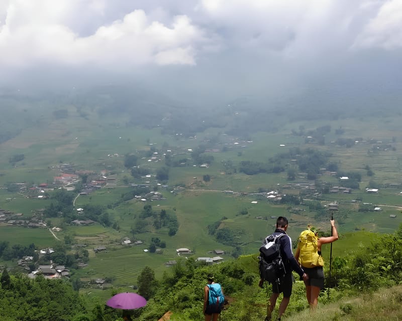 Sapa 1 Day Long Trek: Trek to Hau Thao and Sa Seng Villages - Rain, fog and local selling
