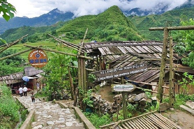 Sapa 2 Day 1 night With 3Star Hotel Trekking Cat Cat - Fanxifang - Fansipan by cable car and 600 summit steps