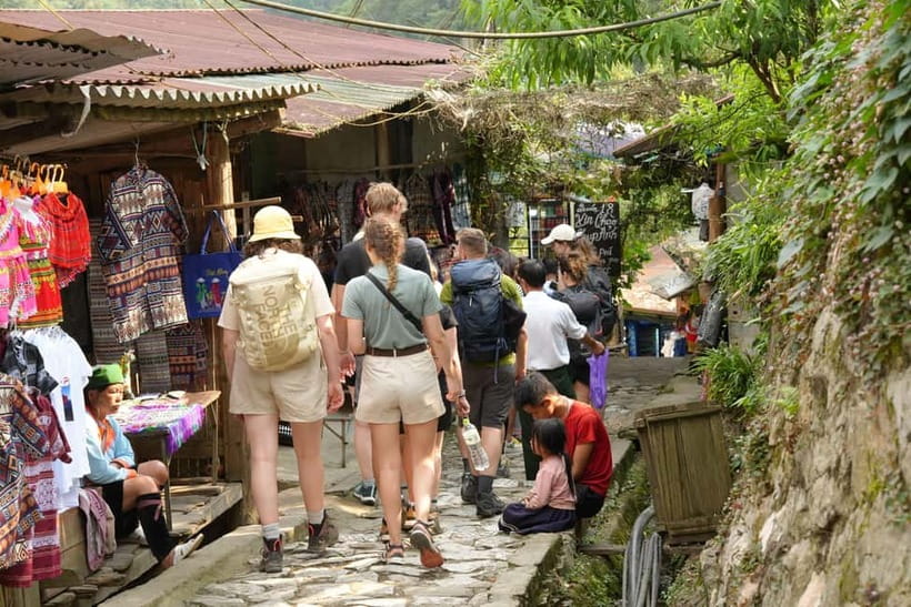 Sapa 3-Day Trekking Adventure from Hanoi - Day two: 9 kilometers through Muong Hoa Valley