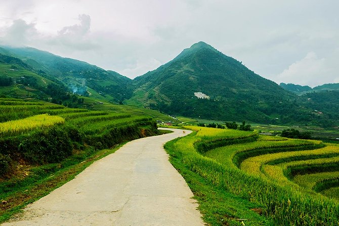 Sapa Easy Trekking Tour 1 Day - Rice Paddies and Cultures - Ta Phin Village and Red Dao culture