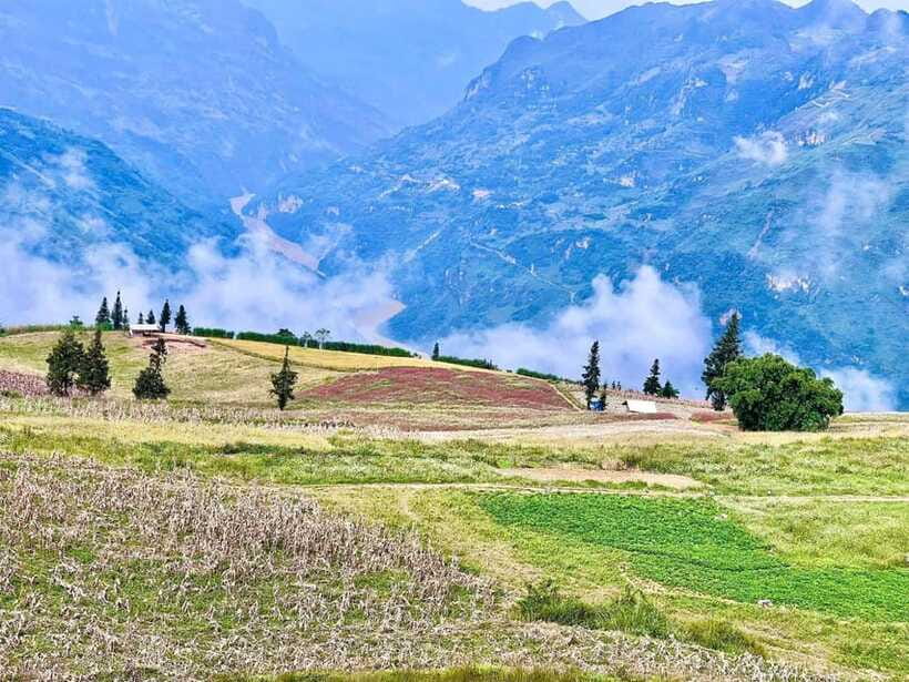 Sapa: Ta Phin Village Trek with Lunch and Bathing Experience - Rice terraces, mountain views, and the Ma Tra lunch stop