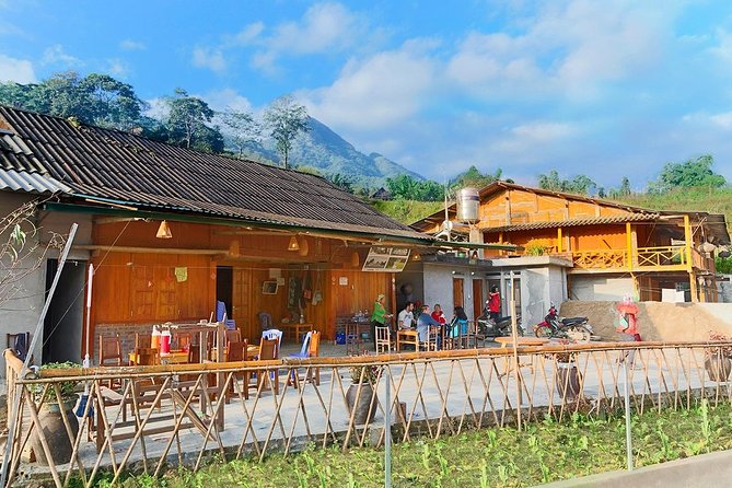 Sapa Trekking 2 Days - 1 Night, Homestay or Hotel by Sleeping Bus - Lao Chai: the first serious walk
