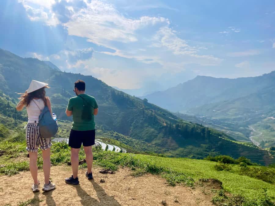 Sapa Trekking Private Tour With Ethnic Female Tour Guide - Meeting the Black Hmong and Red Dao