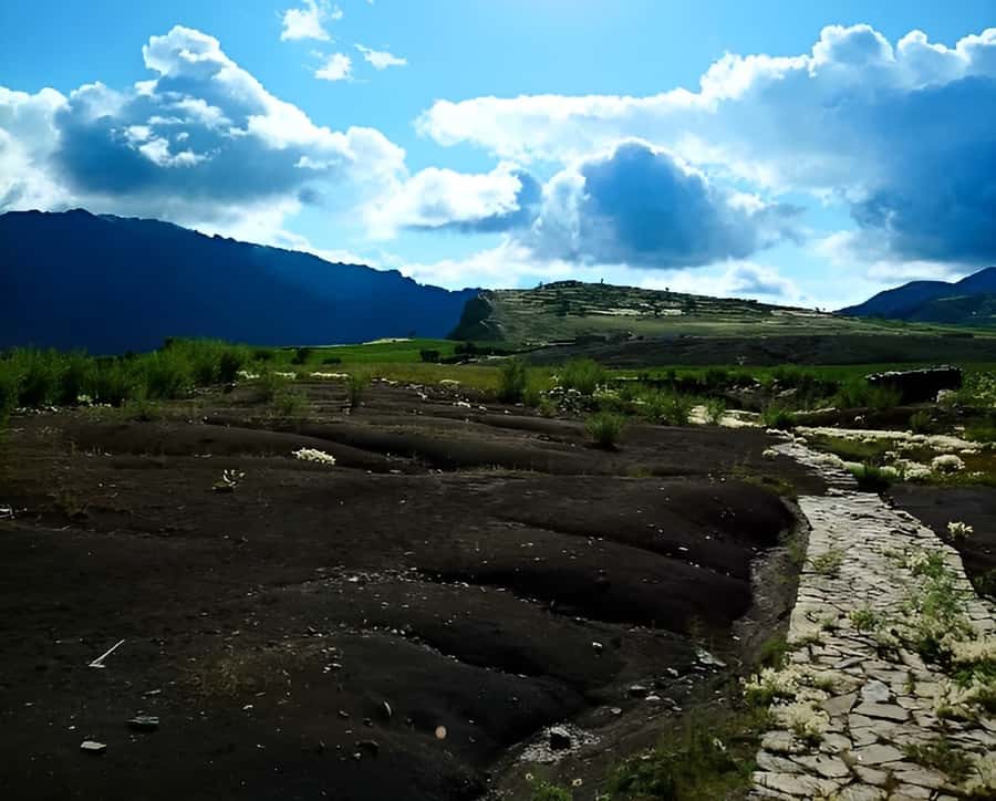 Sucre: 1-Day Trek in the Crater of Maragua and Inca Trails - Two hours with the dinosaur footprints