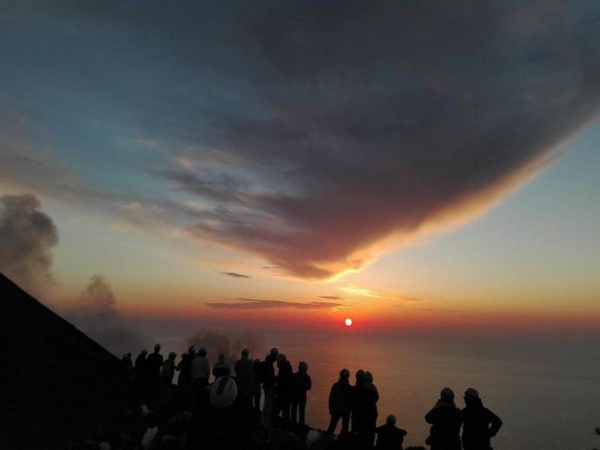 Sunset Trekking on vulcano Stromboli - Key points to know first