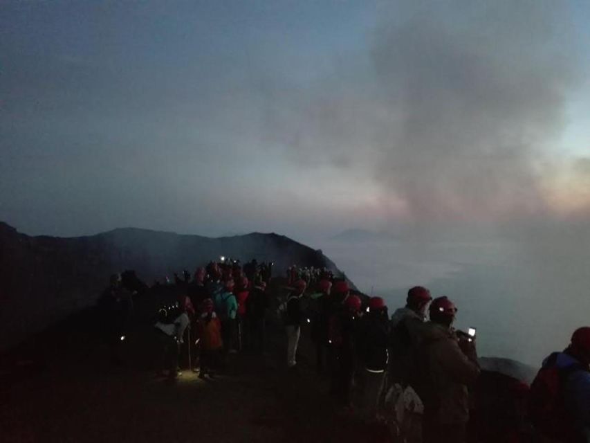 Sunset Trekking on vulcano Stromboli - Watching the craters after sunset