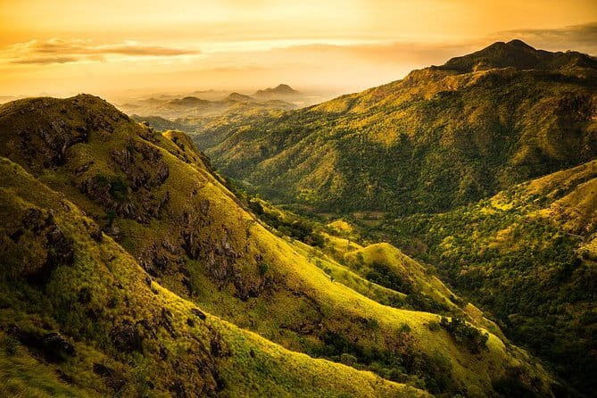 Trek to Little Adam's Peak and Nine Arches Bridge In Ella - What the private format adds