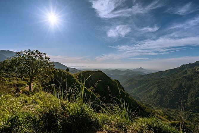 Trek to Little Adam's Peak and Nine Arches Bridge In Ella - Fitness, clothing, and timing advice