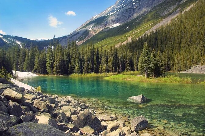 Trekking Emerald Lagoon - At a glance