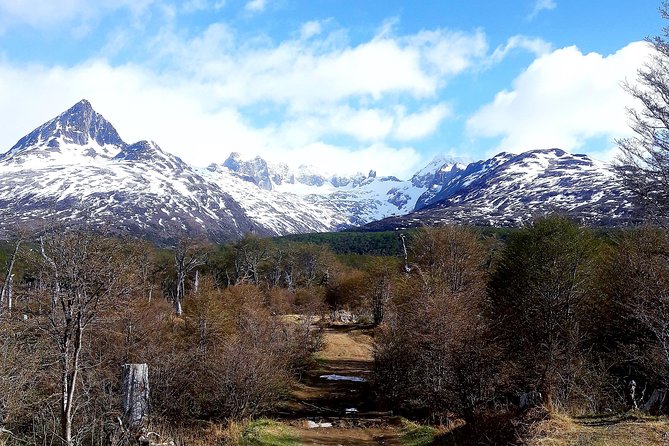 Trekking Emerald Lagoon - The food break makes the long walk easier