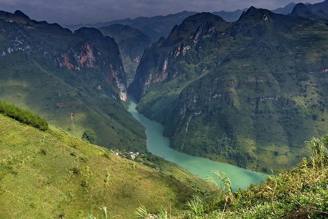 Trekking In Ha Giang 5 Days - Day 4: Dong Van market and the road to Ma Pi Leng