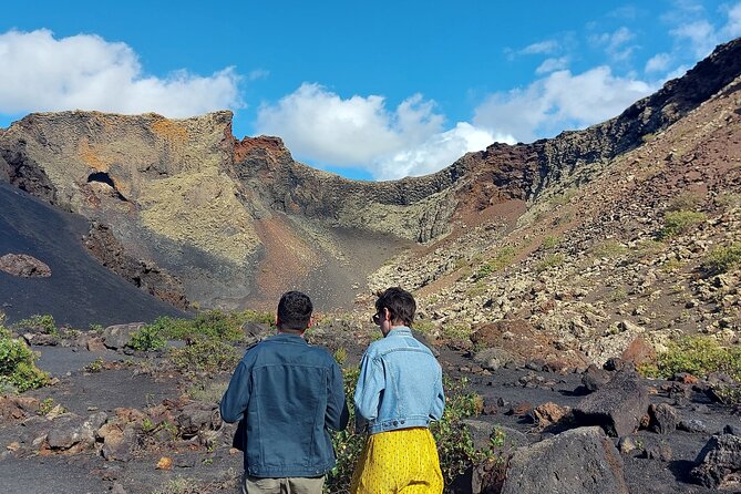 Trekking in the Volcanoes Natural Park in a small group - Why A Guide Makes Timanfaya More Interesting