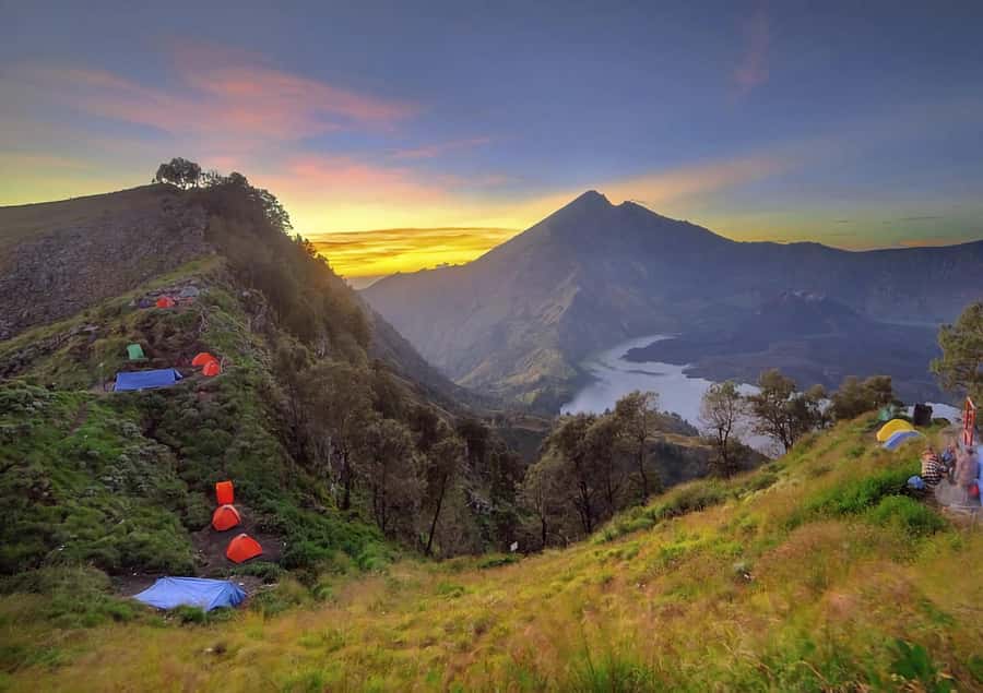 Trekking Mount Rinjani 2D/1N To Second Summit - Day Two: The 3:30 a.m. Push to Sangkareang