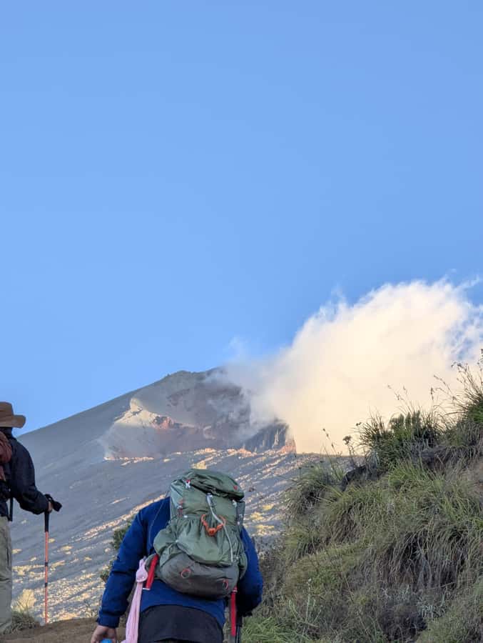 trekking mount rinjani summit join in group tour - Lunch at Pos 3 before the hard climb