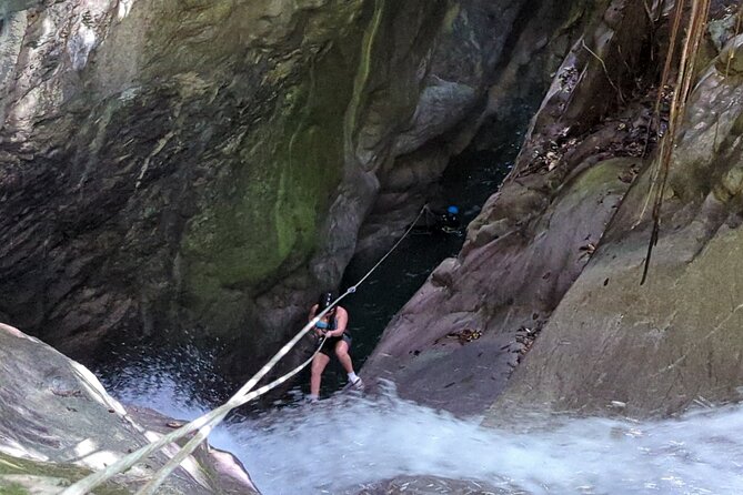 Trekking/rappelling waterfalls in Dominican Republic - The main challenge at Tabernacle Thundering Waterfall