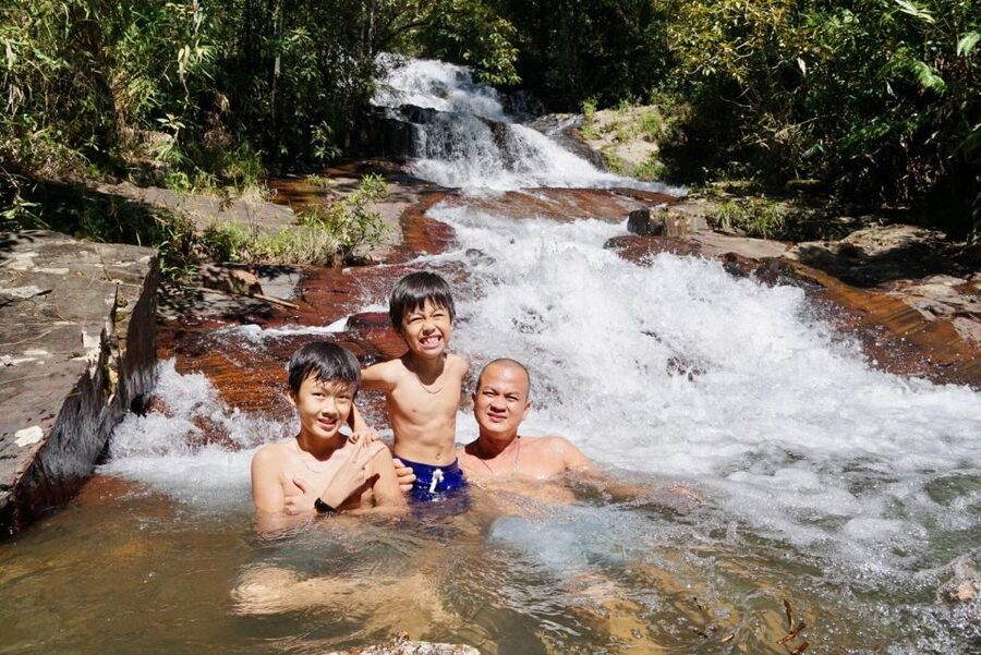 Trekking to Hidden Waterfall & Sturgeon Farm for dog-lovers - Practical details that make the day easier