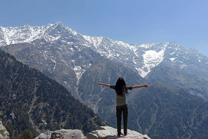 Triund Trek with Manu Adventures India - Starting in Bhagsu Nag at 9:00 a.m.
